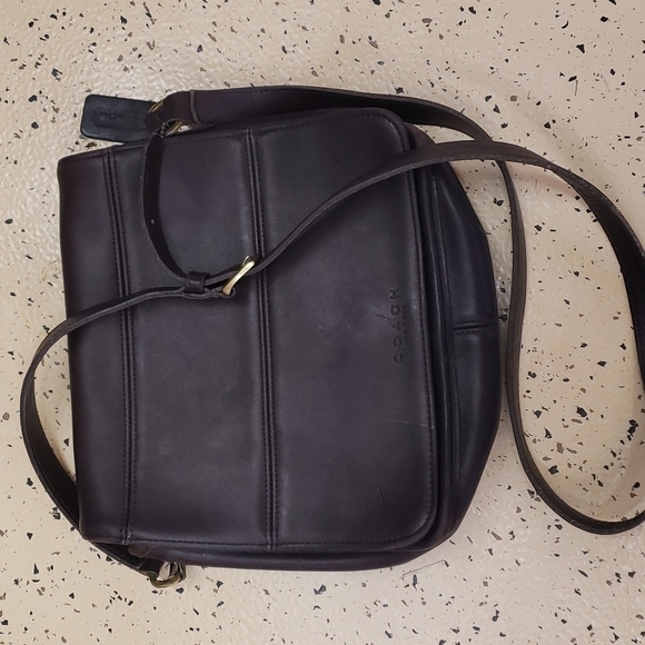 Coach Handbags - Coach Vintage messenger style crossbody brown leather no lining